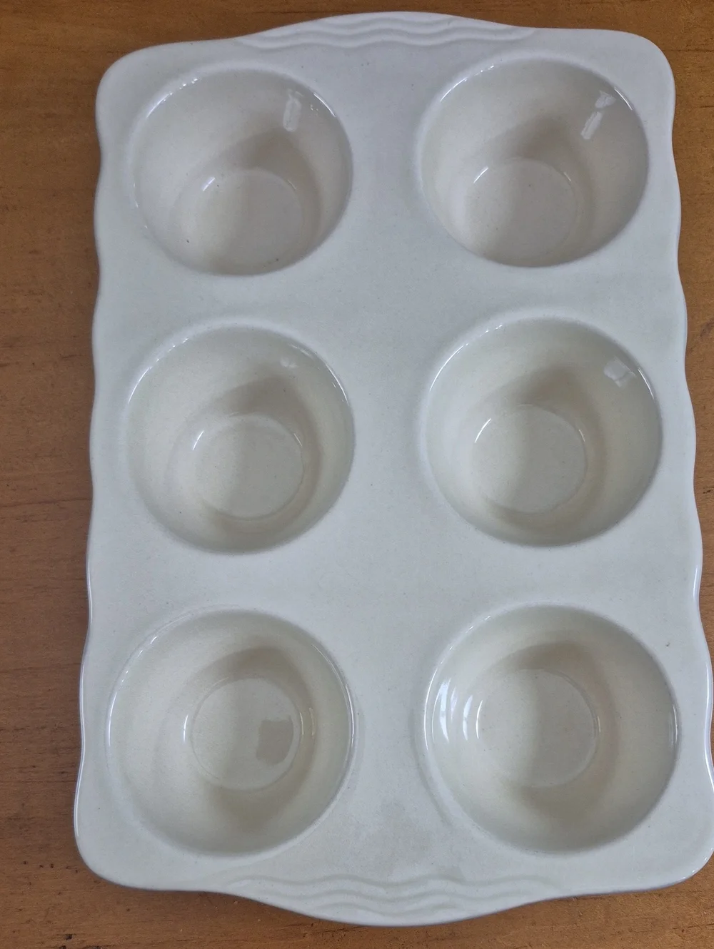 Westinghouse Ceramic 6-Cup Muffin Baking Dish in Cream